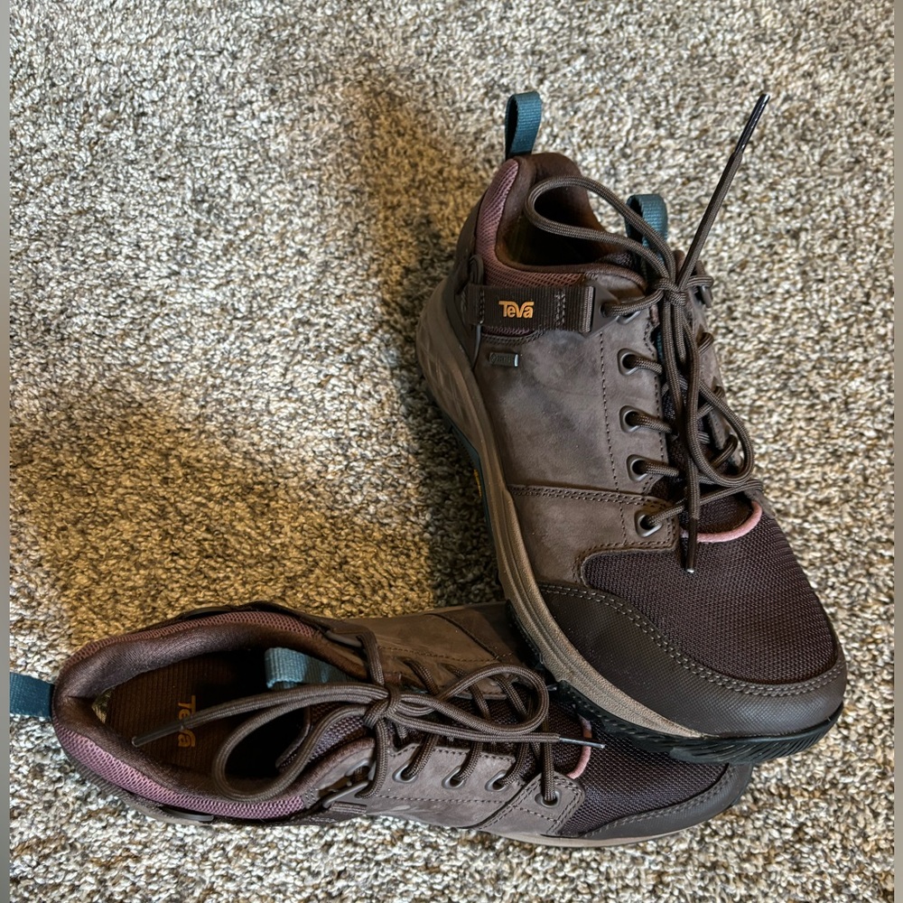Teva Grandview low hiking shoes